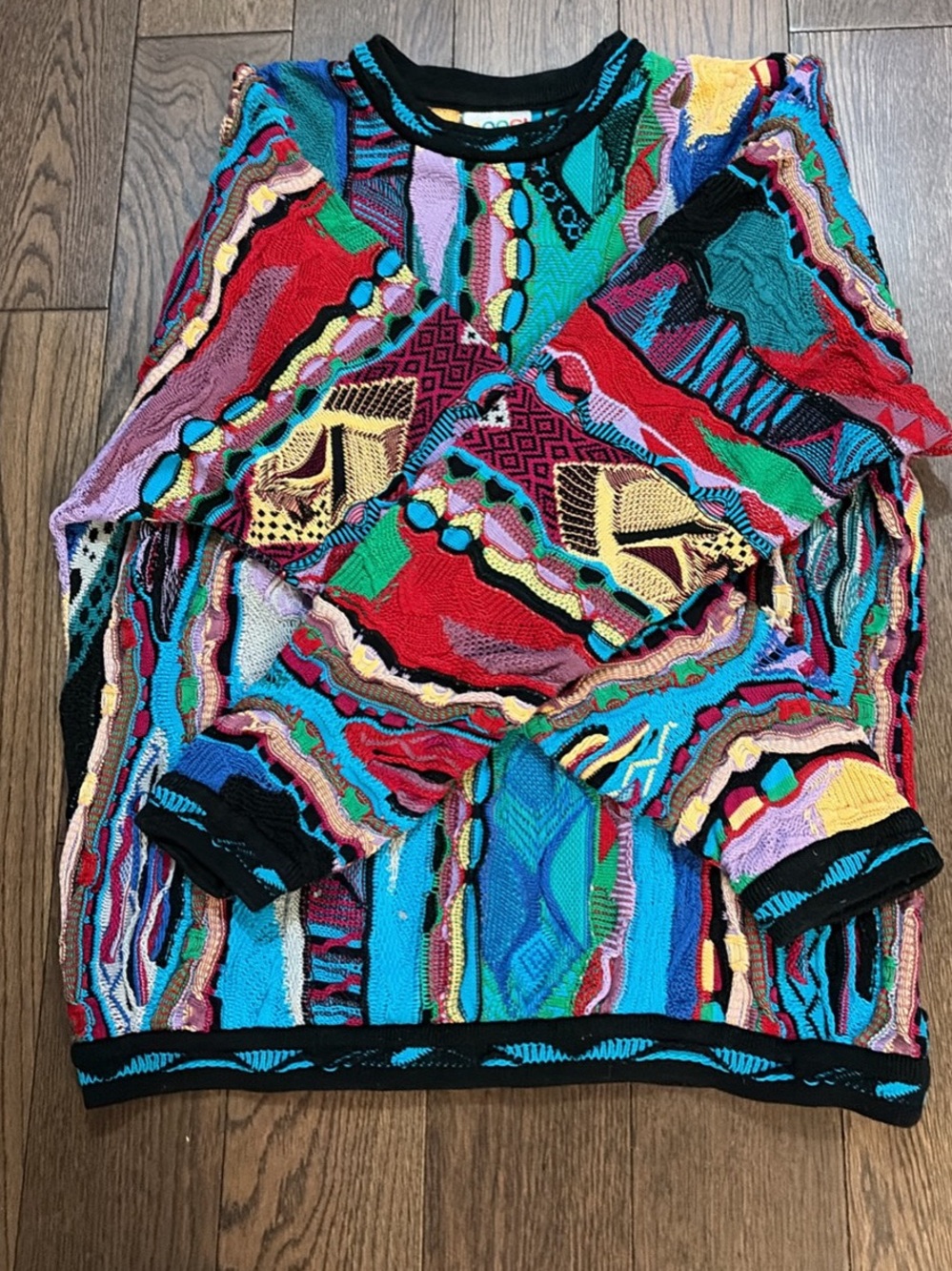 Vibrant Australian Men’s COOGI Vintage Sweater (1990’s)